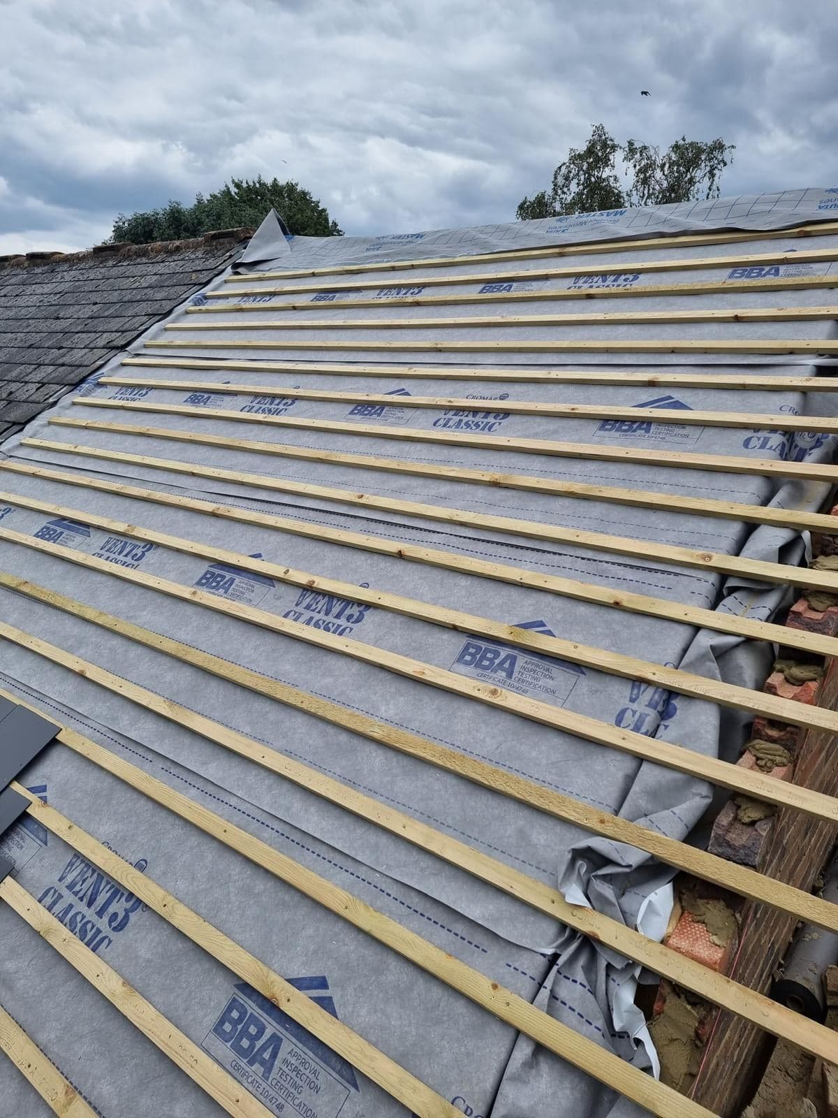 Breathable membrane and battens going on the new roof