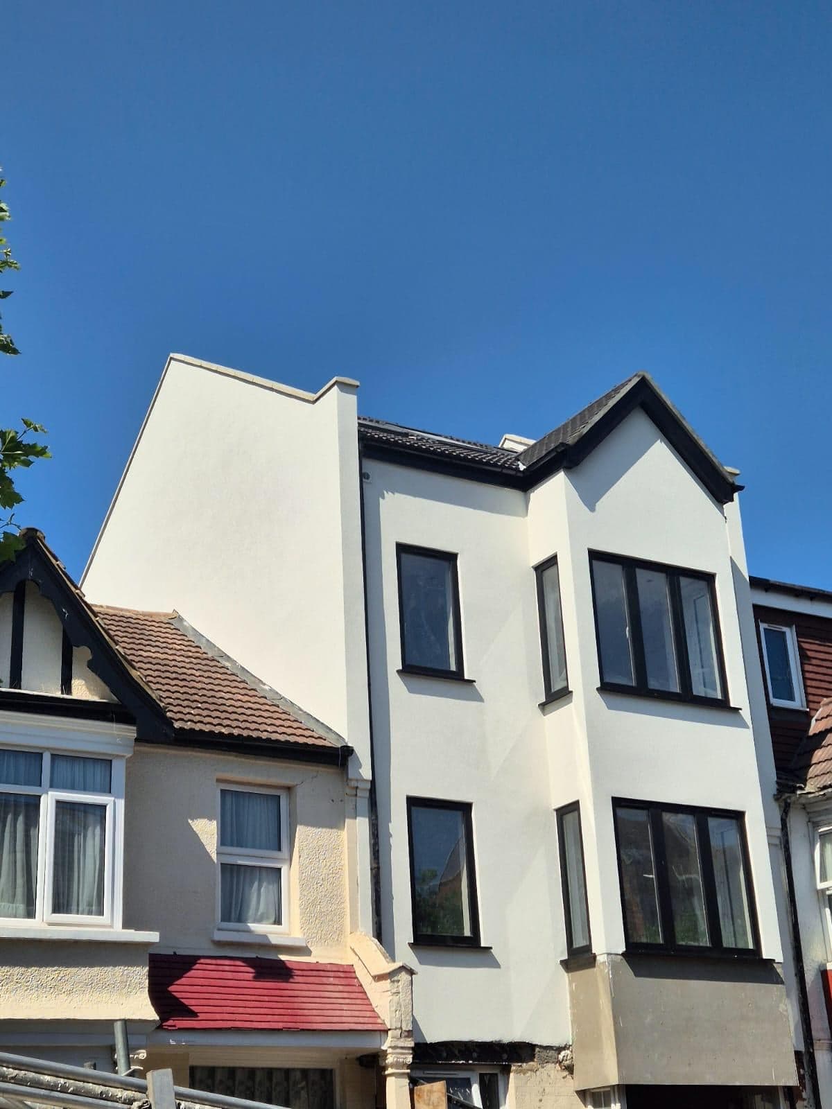 Three-storey house rendered in white after a full refurbishment